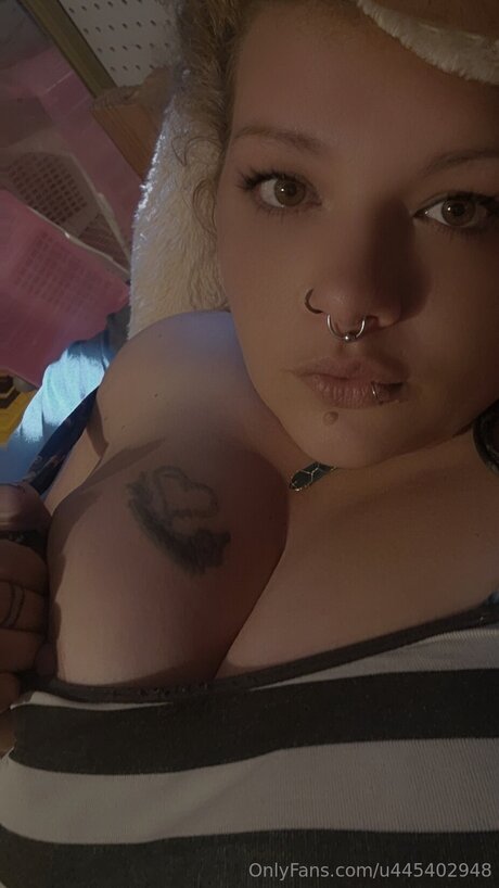 U445402948 art model images