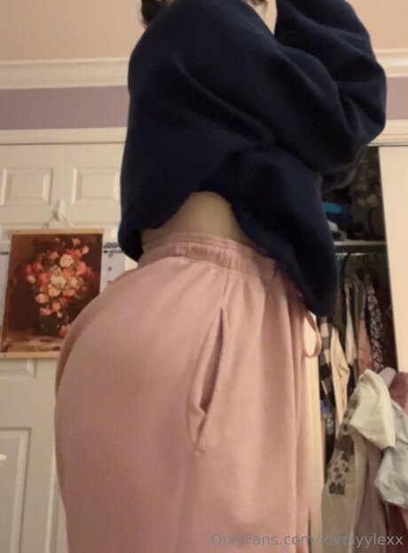 Lovelyylexx star sexy pictures