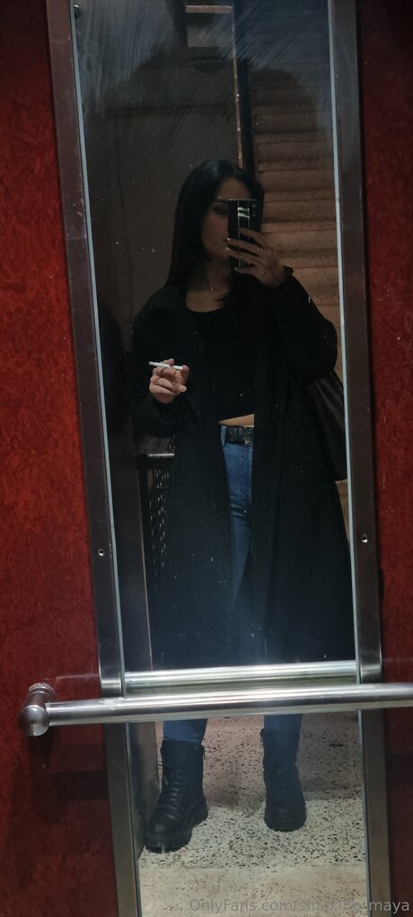 Smoking Maya sexy model img