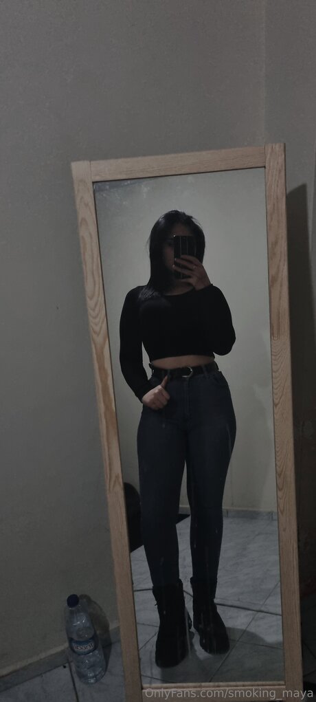 Smoking Maya sex model pictures