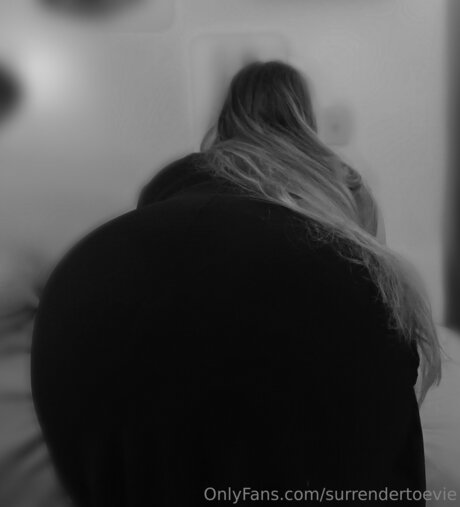 Surrendertoevie top actress pic