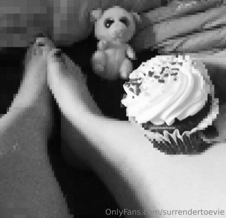 Surrendertoevie naked star pictures