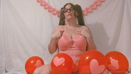 Naturally Naomi Free pornstar top pic