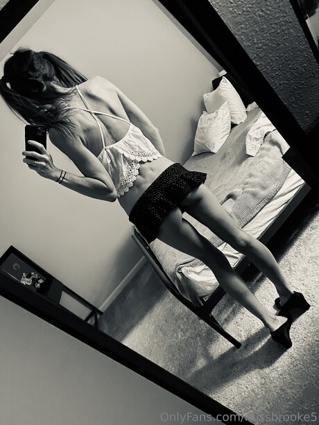 Missbrooke5 nudes model archive