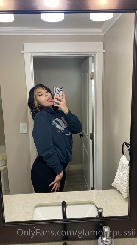 Glamourpussii art star picture