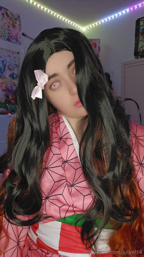 Julyett4 naked actress gallery