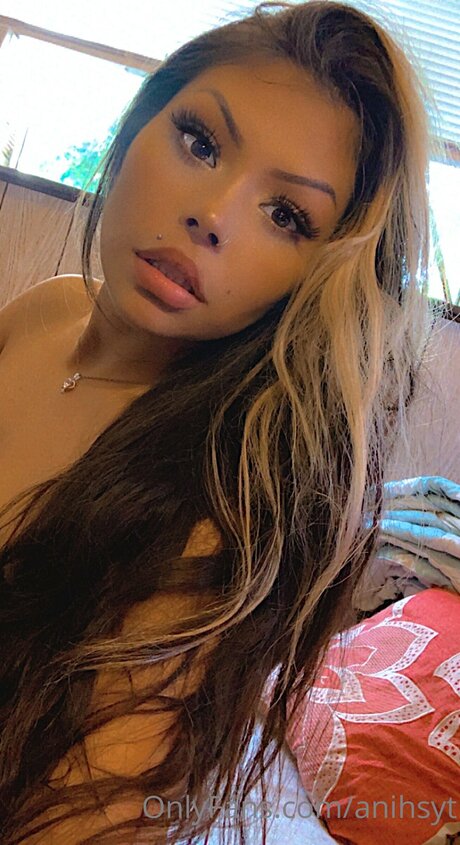 Anihsyt xxx pornstar image