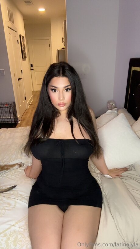 Latinalyla nude star photo