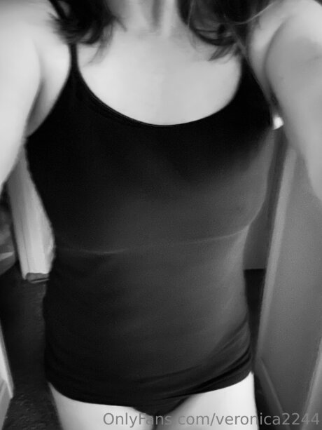 Veronica2244 model photos
