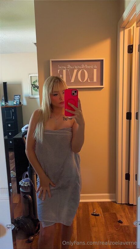 Realzoelaverne naked actress galleries