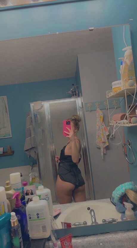 Realzoelaverne beautiful pornstar picture