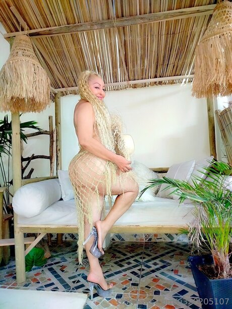 U328205107 model sex img