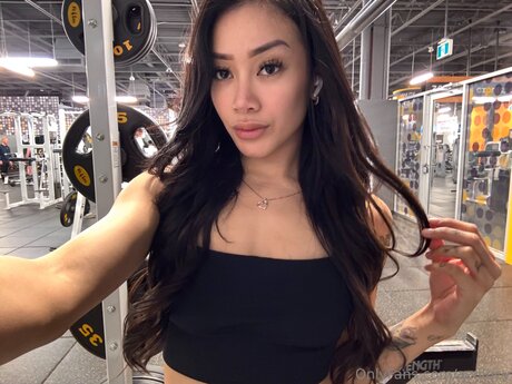 Aznlucy erotic model pic