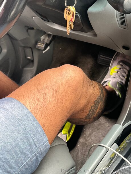 Sneakerboymx naked model picture