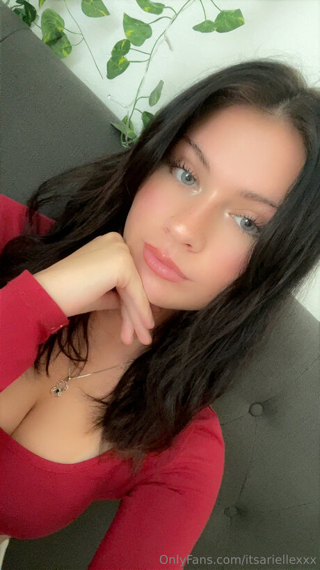 Itsariellexxx pretty pornstar pic