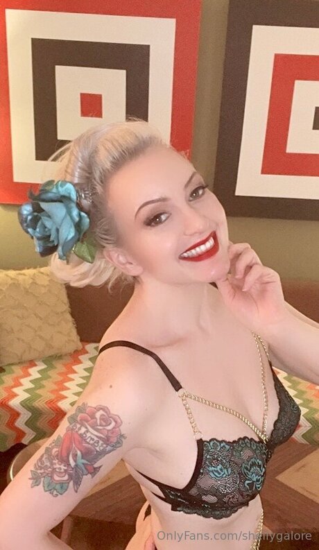 Shellygalore naked pornstar picture