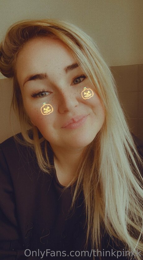 Thinkpinkk pornstar naked pic