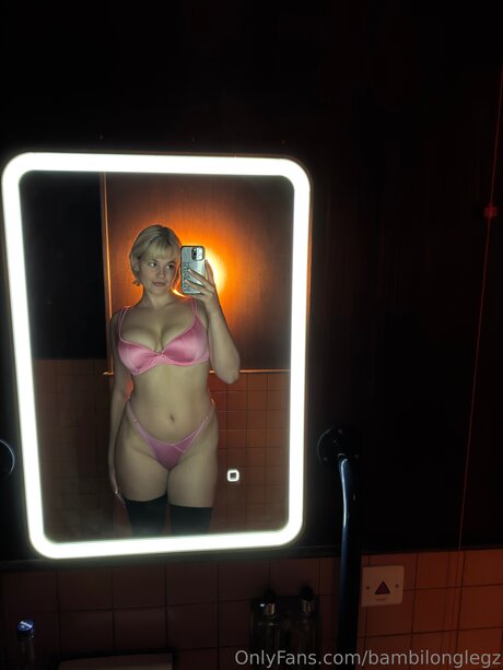 Bambilonglegz naked actress pic