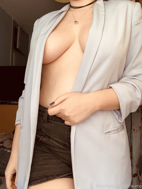 Little Mo naked pornstar photo