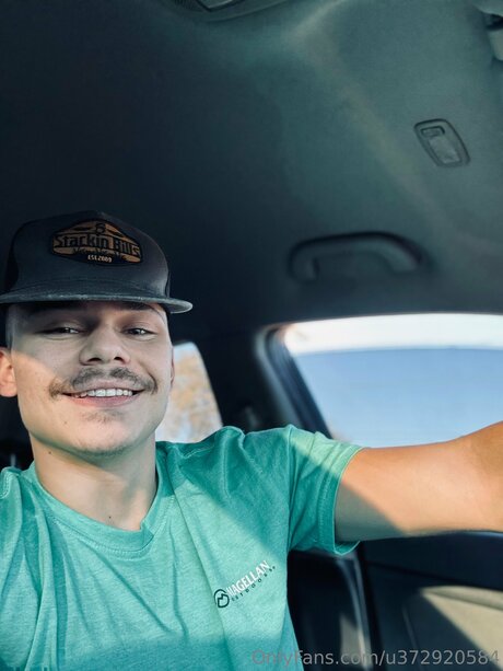 Bluecollar0303 star porn photo