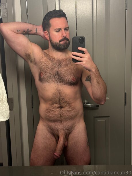 Canadiancub30 naked model photo