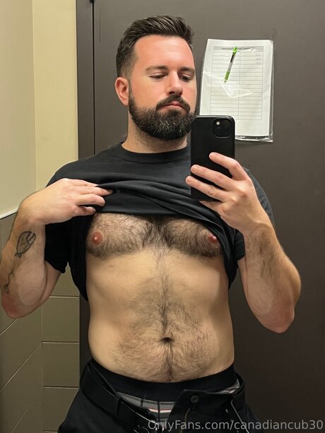 Canadiancub30 top model image