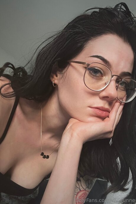 Vividunne model pornographic picture