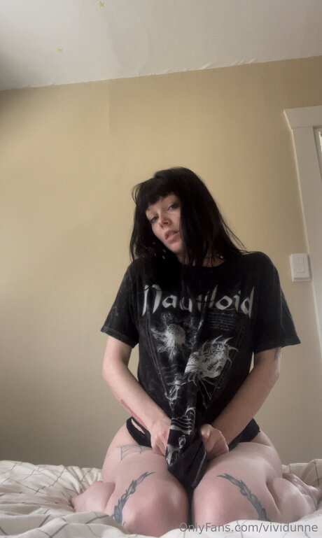 Vividunne star adult pics