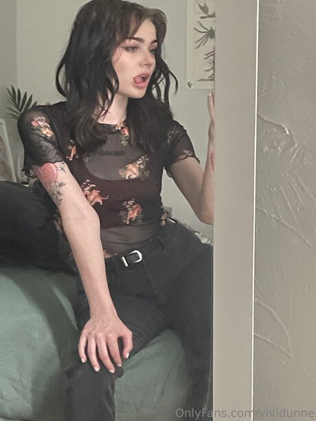 Vividunne model adult photo