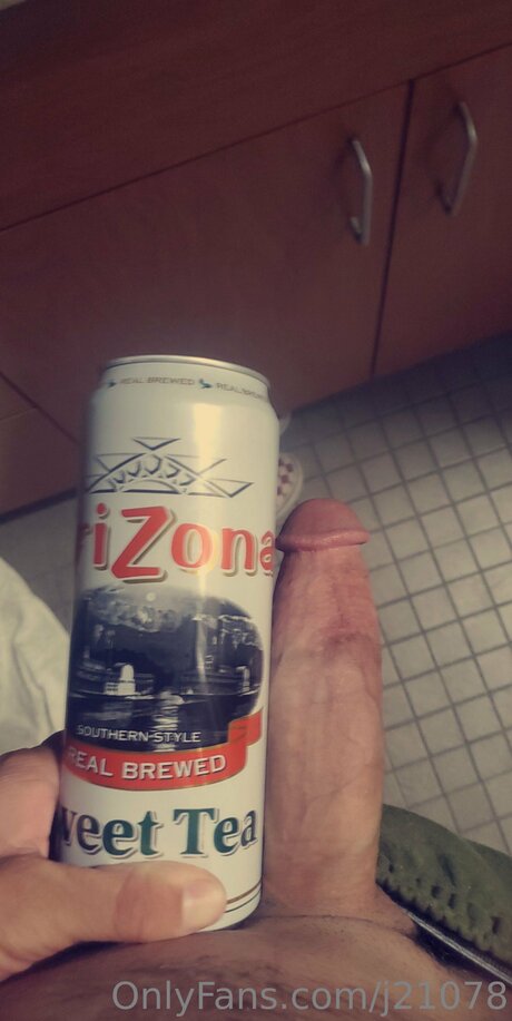 J21078 nudes actress photos