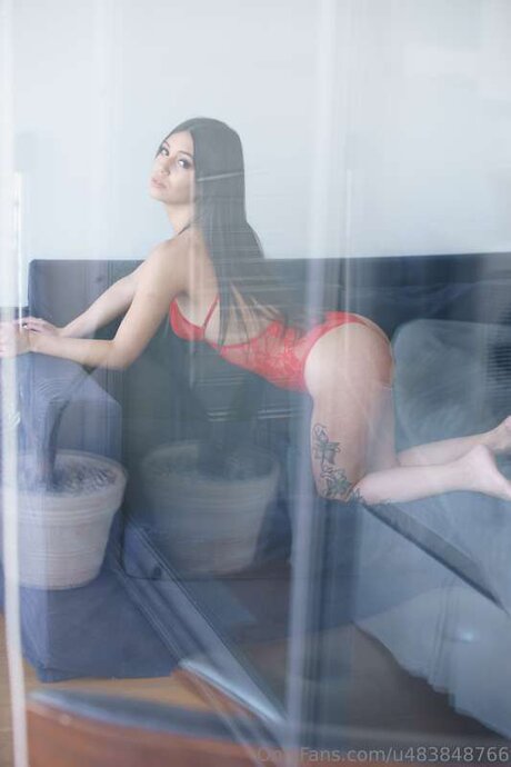 Cute Leslie beautiful star photos