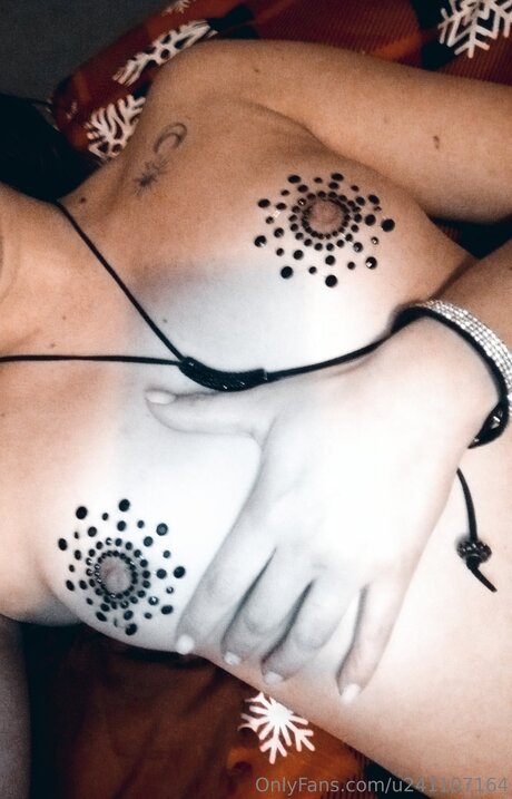 U241107164 model nudes pics