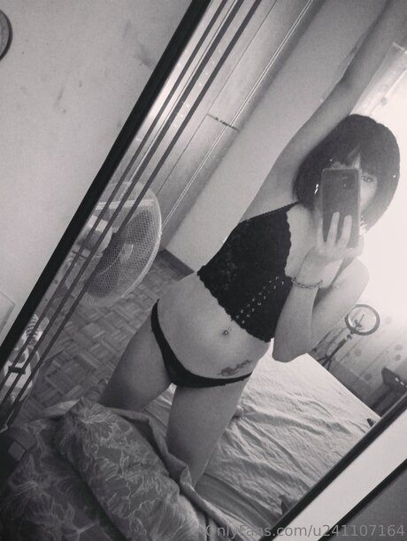 U241107164 sex model photos