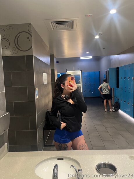 Averylove23 pornstar exclusive image