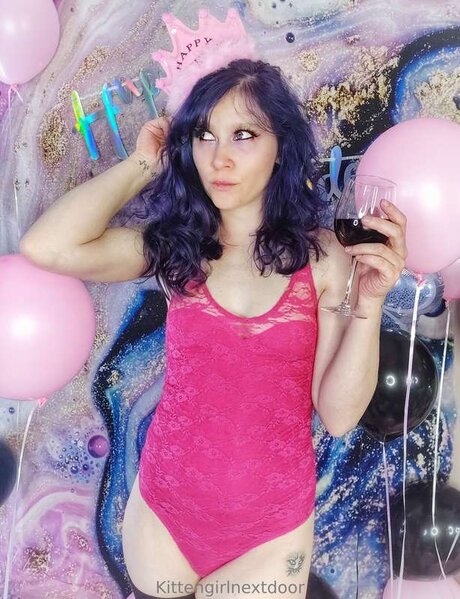 Kittengirlnextdoorfree star top img