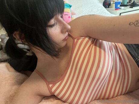 Neonkit pornstar naked picture