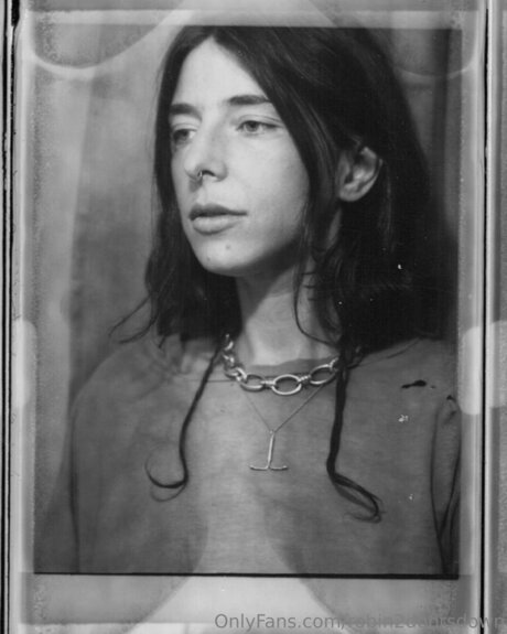 Robin2doorsdown high quality model pictures