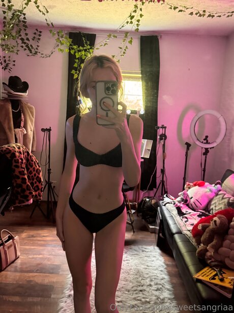 Sweetsangriaa actress pictures