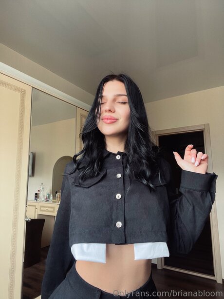 Brianabloom model high quality images