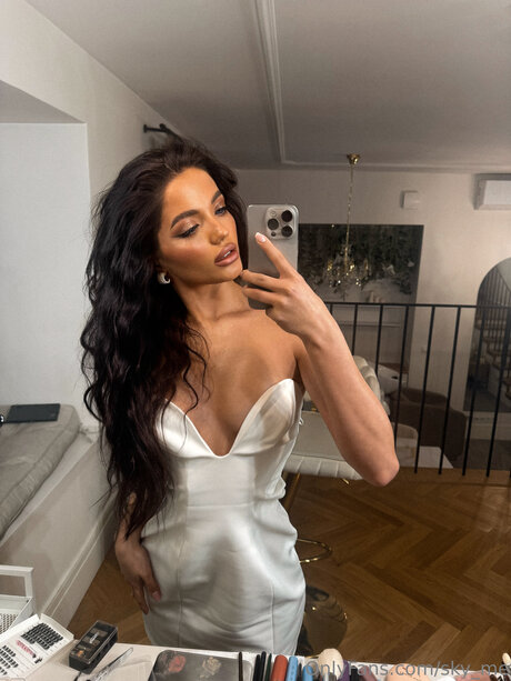 Sky Me top model img