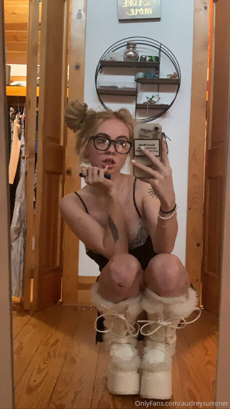 Audreysummer model pornographic photos