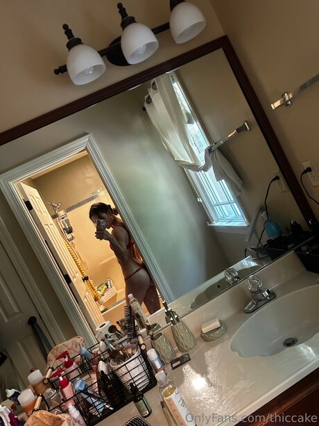 Thiccake model nude image