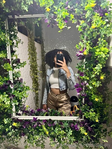 Cristalsweety art actress pic