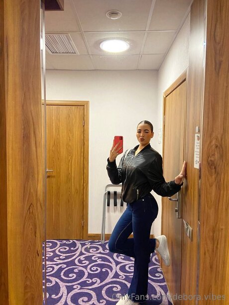 Debora Vibes model naked gallery