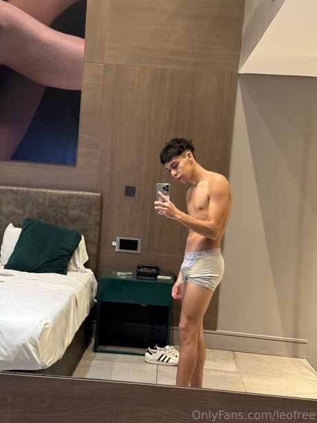 Leofree model nice photo