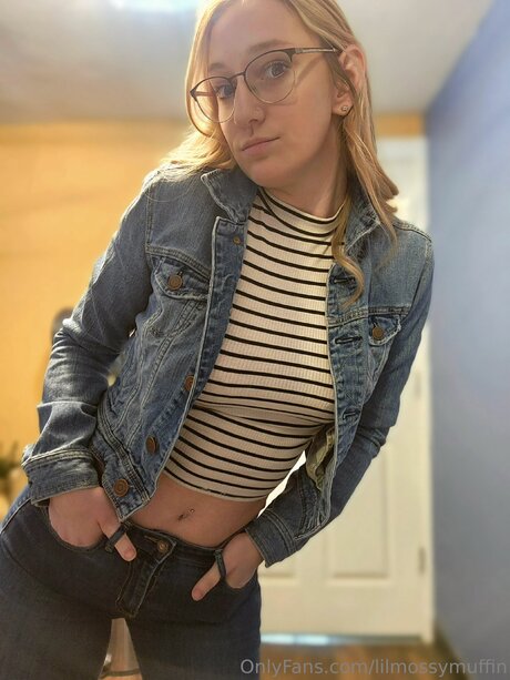 Lilmossymuffn pornstar naked photo