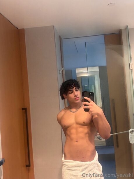 Yewski star high quality pic