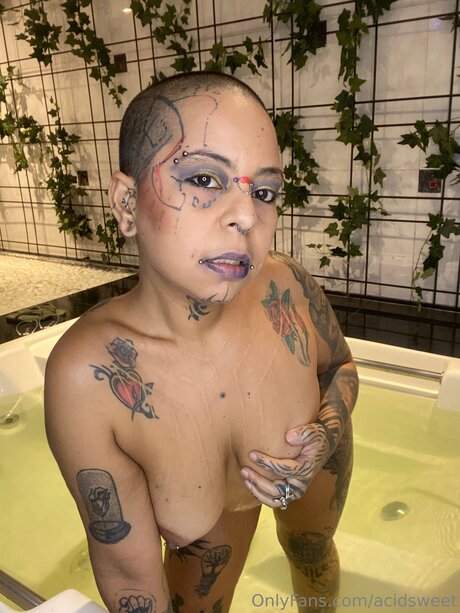 Acidsweet model hd picture