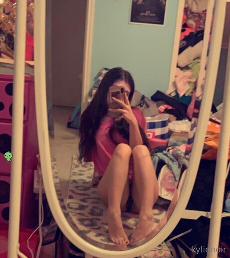 Kylienoir star hot pictures