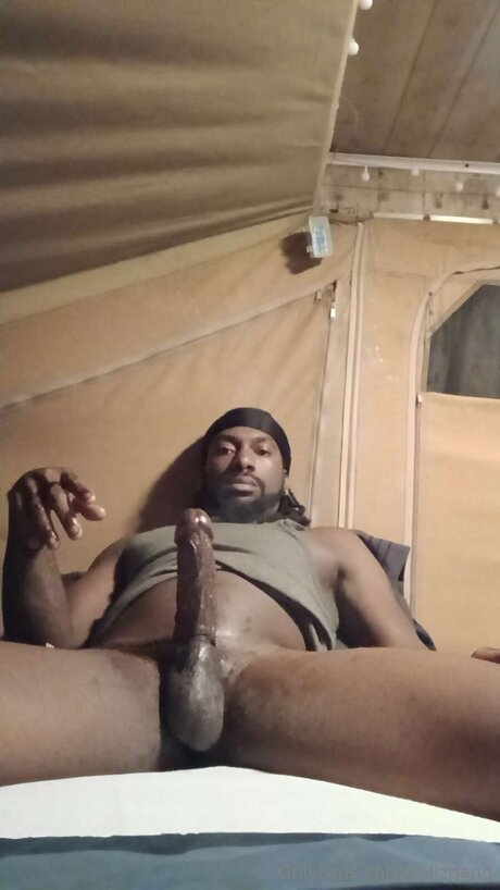 Kellzgang nudes model photo